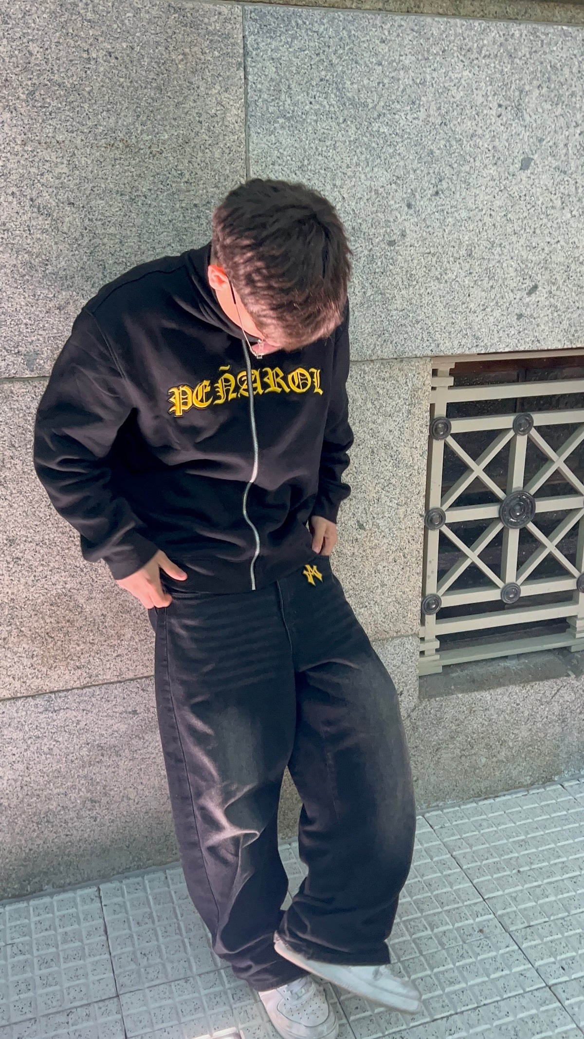 CAMPERA CUELLO ALTO PECHO BORDADO